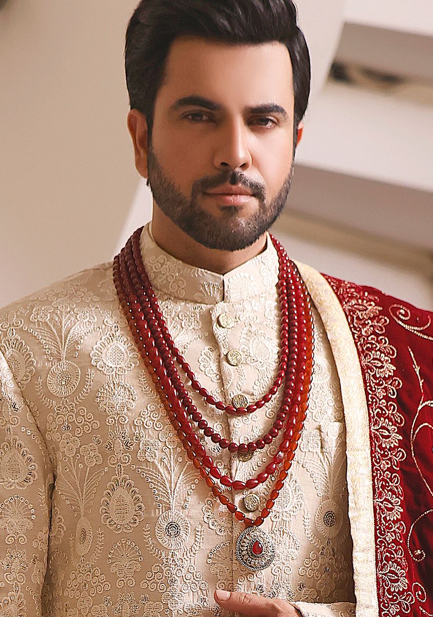 Traditional Pearls Red Necklace - Image 3